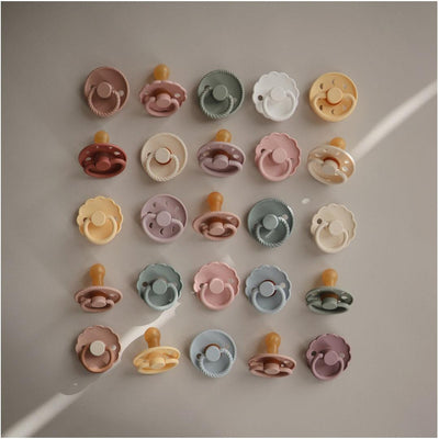 Kit De Chupetas Frigg Daisy Natural Mushie Powder Blue E Sage - Livre de BPA